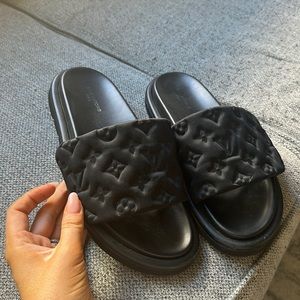 Louis Vuitton pool sliders black size women’s US 9